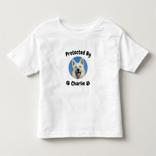 Beschermd door hond, naam van de hond personaliser kinder shirts (Voorkant)