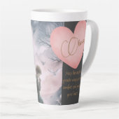 Beschermengel en kind samen bidden latte mok (Rechterhoek)