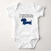 Beskermd door een Dachshund (blauw) Romper (Voorkant)