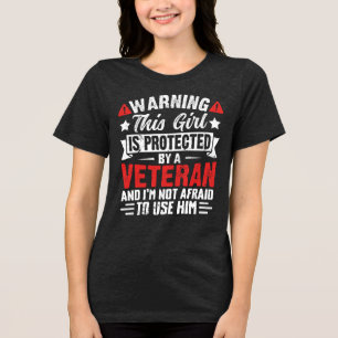 Beskermd Door Een Veteraan Trotse Dochter Van Een  Tri-Blend Shirt