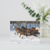 beslag van treinpaarden die op sneeuw rijden briefkaart (Staand voorkant)