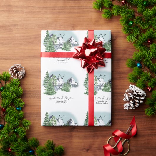 Besneeuwd berglandschap met dennenbossen cadeaupapier (Feestdagen Geschenken)