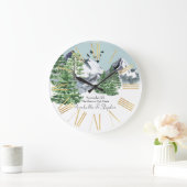 Besneeuwd berglandschap met dennenbossen grote klok (Huis)