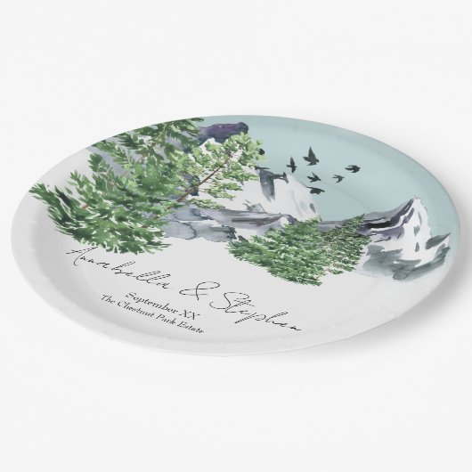 Besneeuwd berglandschap met dennenbossen papieren bordje (Gekanteld)