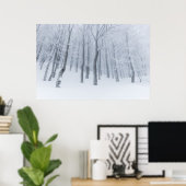 Besneeuwd bevroren bos in de winter poster (Thuiskantoor)