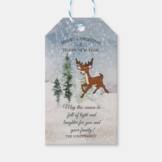 Besneeuwd bos met een baby herten kerst cadeaulabel (Voorkant)