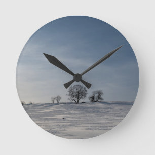 Besneeuwd landschap   ronde klok
