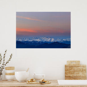 Besneeuwde bergen met magische lucht poster