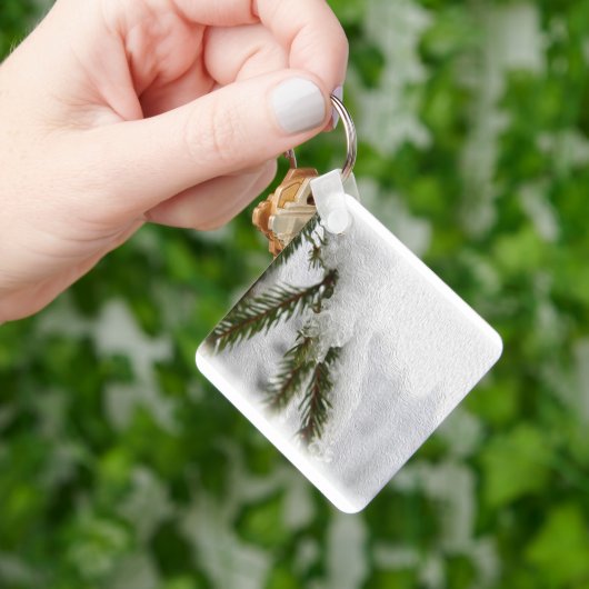 Besneeuwde dennen sleutelhanger (Hand)