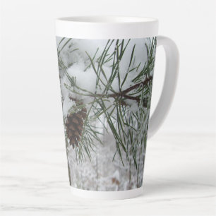 Besneeuwde dennentak Winter Natuurfotografie Latte Mok