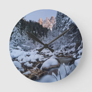 Besneeuwde Geisler Bergketen Ronde Klok