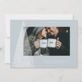 Besneeuwde moderne kerstboom vakantie fotokaart feestdagenkaart