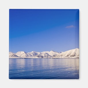 Besneeuwde toppen Woodfjord Svalbard Magneet