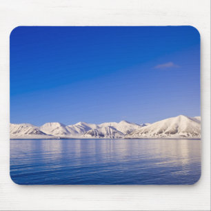 Besneeuwde toppen Woodfjord Svalbard Muismat