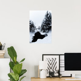 Besneeuwde vijver en bomen die in de mist verdwijn poster