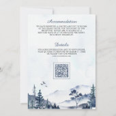 Besneeuwde Winterberg Dennenbos QR Code Trouwen Kaart (Achterkant)