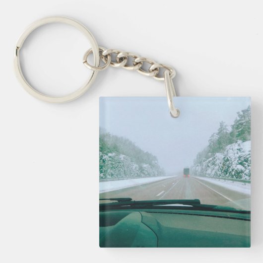 Besneeuwde Zweedse Wegreis Sleutelhanger (voorkant)
