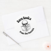 Bespaar boeken van de fascisten ronde sticker (Envelop)