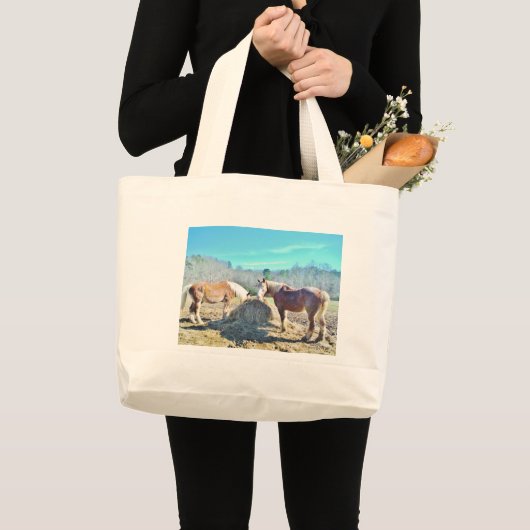 Bespaar conceptpaarden die hooi eten grote tote bag (Voorkant (product))