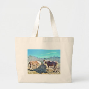 Bespaar conceptpaarden die hooi eten grote tote bag