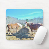 Bespaar conceptpaarden die hooi eten muismat (Met muis)