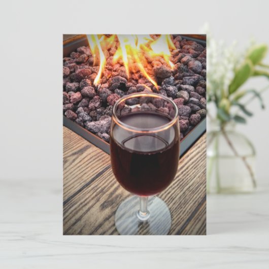 BESPAAR DE DATUM, WIJNGLAS, BRANDSTOFPIT, WEDDINGE SAVE THE DATE (Staand voorkant)