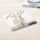 Bespaar onze publicatie in zwart-witscript op datu kartonnen onderzetters (Schuin)