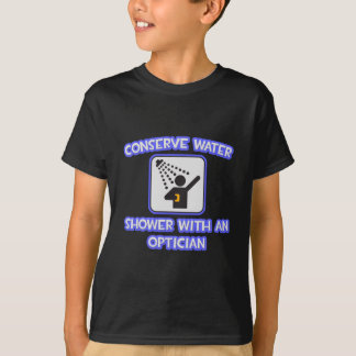 Bespaar water.. Douche met een opticien T-shirt