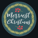 Bessen en dennenappel Merriest Christmas Ronde Sticker<br><div class="desc">Stijlvolle vakantie stickers,  met bessen en een dennenkrans - ideaal voor gebruik als envelopzegels,  geschenk labels,  feestelijke gunst stickers,  en meer!</div>