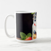 Bessenparfait in glazen potje koffiemok (Links)