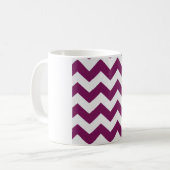 Bessenviolet Chevron – Textured Witte Zigzag Koffiemok (Voorkant links)