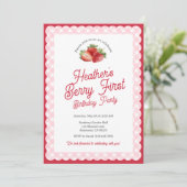 Bessie Eerste Aardbei Verjaardag met Roze Gingham Kaart (Staand voorkant)