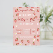 Bessie eerste aardbeien thema verjaardagsuitnodigi kaart (Staand voorkant)