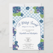 Bessy Zoete Blauwe Gingham Baby Shower Uitnodiging (Voorkant)