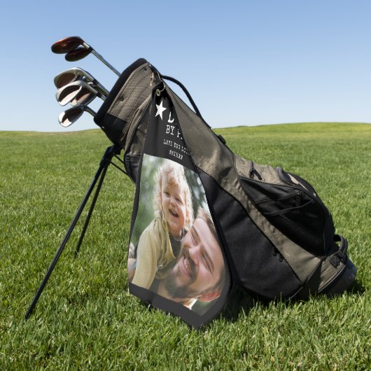 Best Dad beroemd gemaakt door Par Black and White  Golfhanddoek (Groen)