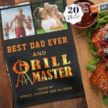 BEST DAD EVER GRILL MASTER 20 Fotocollage Namen Theedoek<br><div class="desc">Gepersonaliseerde BBQ keukenhanddoek voor de BESTE DAD EVER en GRILL MASTER met een gemakkelijk te uploaden fotocollage sjabloon met 20 vierkante afbeeldingen en een vuur en vlammen typografie GRILL MASTER design op uw keuze van de achtergrondkleur (weergegeven in zwart). De titel kan naar wens worden gewijzigd, zoals BEST DAD, #1...</div>