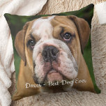 Best Dog Ever Modern Personal Pet Photo Kussen<br><div class="desc">Vier uw geliefde hond metgezel met onze Gepersonaliseerde Pet Photo Pillow, een oprechte eerbetoon perfect voor hondenliefhebbers. Of u nu een dierbaar huisdier herdenkt dat de regenboogbrug is overgestoken of gewoon het schattige gezicht van uw harige vriend wilt laten zien, dit kussen is een ideale keuze. Functies ontwerp: upload uw...</div>