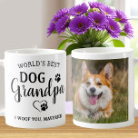 Best Dog Grandpa Persoonlijke foto van het beste h Koffiemok<br><div class="desc">De beste hond opa ter wereld ... Verrassend je favoriete Dog Grandpa deze Vaderdag, Kerstmis of zijn verjaardag met deze superschattige mok van de aangename huisfoto. Pas deze mok van de hondenopa aan met de favoriete foto en naam van uw hond. Geweldig cadeau van de hond. COPYRIGHT © 2022 Judy...</div>
