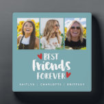 Best Friends Photo Collage Plaque Fotoplaat<br><div class="desc">Een eenvoudige en moderne foto collage vertoning voor uw beste vriend met 3 foto's en de titel Beste Vrienden voor altijd met hart op een blauwgroen achtergrond en gepersonaliseerd met uw eigen tekst. Ontworpen voor jou door Blackberry Boulevard.</div>