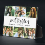 Best Friends Script Photo Collage Plaque Fotoplaat<br><div class="desc">Een foto van beste vrienden met ruimte voor 6 foto's. Gedestilleerd met de woorden "ziel zussen" in een scriptlettertype. Pas het aan met foto's van uw vrienden en hun namen. Perfect cadeau voor je BFF. Ontworpen voor jou door Blackberry Boulevard.</div>