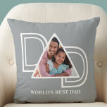 Best Pap Custom Vaderdag Foto Kussen<br><div class="desc">De Best Pap Foto Pillow van deze wereld is versierd met het woord DAD in witte typografie op een grijze achtergrond. Gemakkelijk aanpasbaar met uw foto. Maakt een perfect Vaderdag cadeau.</div>