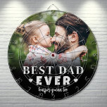 Best Pap Ever Photo Dartbord<br><div class="desc">Beste vader ooit gepersonaliseerd dartbord. Dit aangepaste dartbord is een leuke en zinvolle manier om papa te vieren, met het ontwerp slechts aan één kant gedrukt. Het beschikt over "Best Dad Ever" in gedurfde, moderne typografie met twee kleine harten aan elke kant van het woord "Ever" voor een zoete en...</div>