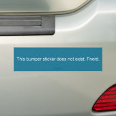 Bestaat niet bumpersticker (Op auto)