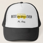 Beste busdriver ooit - Gepersonaliseerd geel zwart Trucker Pet<br><div class="desc">Speciaal Pet voor beste bus-chauffeur op elke gele en zwarte school. In het zwarte lettertype staat "BEST BUS DRIVER OOIT". Voeg naam aan gepersonaliseerd toe. Gele schoolbus in het midden. Contact voor douaneontwerpen. www.SamAnnDesigns.com</div>