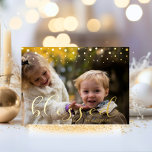 Beste goudfamilie, met de blote kerstfoto folie feestdagenkaart<br><div class="desc">Een heerlijk gouden folie confetti bedekt het briefkaart van de kerstfeestdag. De topografie van het manuscript BLESSED. Voeg uw foto/afbeelding en wensen van de seizoensgroet in de rug toe.</div>