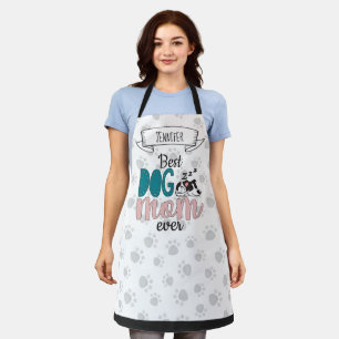 Beste hond moeder ooit mooie slapende puppy met na schort