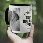 Beste hond papa ooit vuistpomp mok<br><div class="desc">De mok is versierd met een lijntekening van een hondenpootje dat de hand van de eigenaar wegpompt en de woorden "beste hondenvader ooit" in een hondenliefhebber mokken lettertype. Een 2 fotosjabloon die u kunt vervangen door uw eigen afbeeldingen, een schattig liefdeshart en de naam van het huisdier die een persoonlijke...</div>