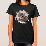 Beste kat mam ooit schildert Afdrukken Afdrukken A T-shirt<br><div class="desc">Beste kat mama ooit... Verrassend je favoriete kat mam deze Moederdag, verjaardag of Kerstmis met dit superschattige, aangepaste gezelschapsfotoT-shirt. Pas dit kattenmoedert-shirt aan met de favoriete foto en naam van je kat. Dit shirt van katten en katten is een must voor kattenliefhebbers en kattenmoeders. Geweldig geschenk van de kat. COPYRIGHT...</div>