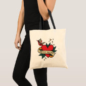 [ Beste mama] tattoo voor het hart van de oude sch Tote Bag (Voorkant (product))