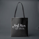 Beste Man Trouwen Canvas tas | Cool Modern Script<br><div class="desc">Je beste man zal dol zijn op deze gepersonaliseerde canvas tas! Dubbelzijdig met een leuk trendy wit script lettertype en werveling, de tas heeft ook twee regels aangepaste tekst - voeg de naam van de beste man, trouwdatum, locatie, enz. toe. Wijzig de achtergrondkleur om aan te sluiten bij uw trouwkleuren...</div>